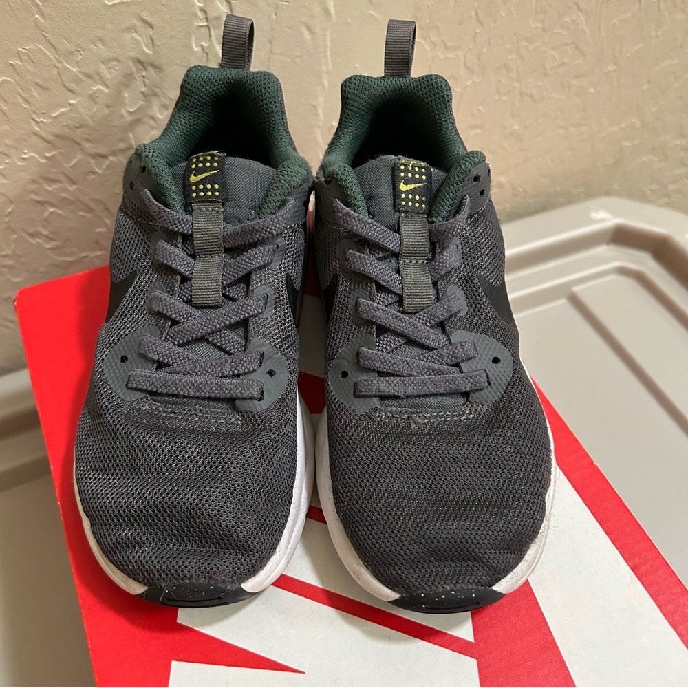 Nike Air Max Motion LW Size 12.5c